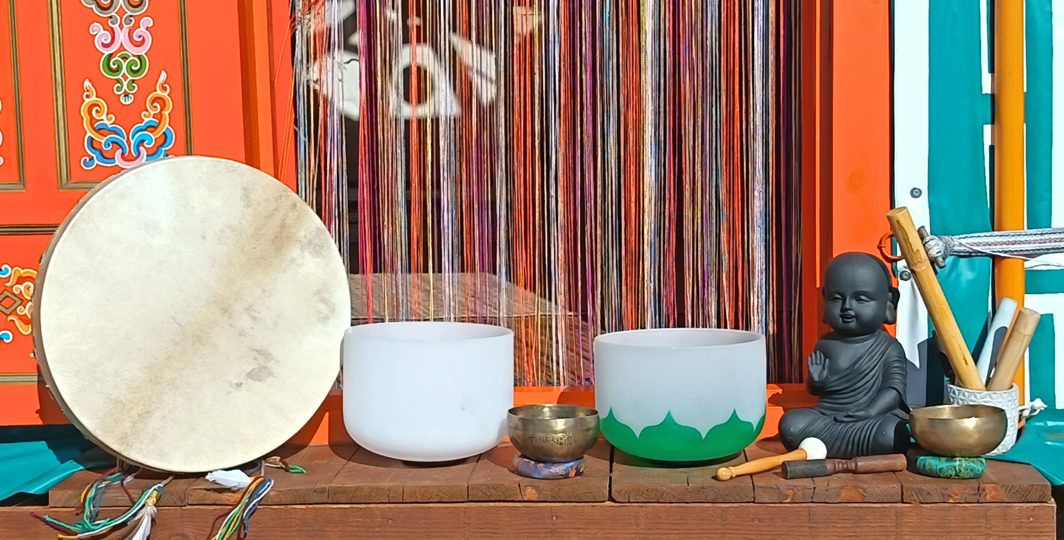 Photographie des instruments de la salle de massage.