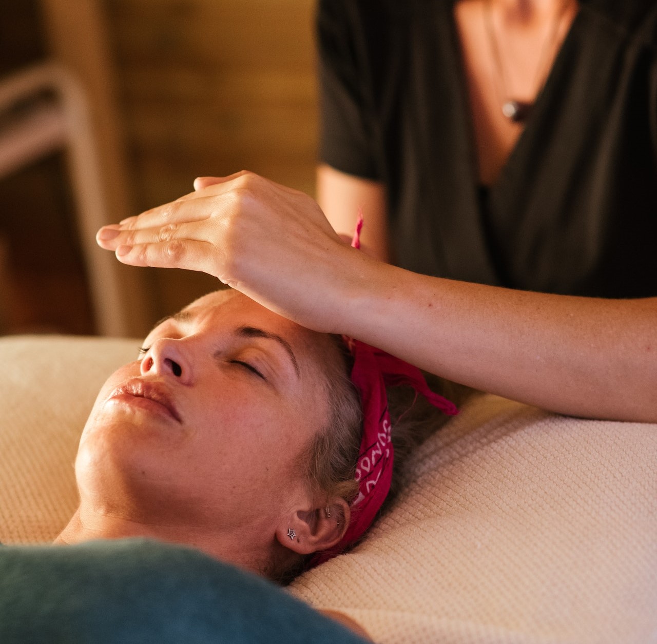 Photographie d'une scéance de reiki.